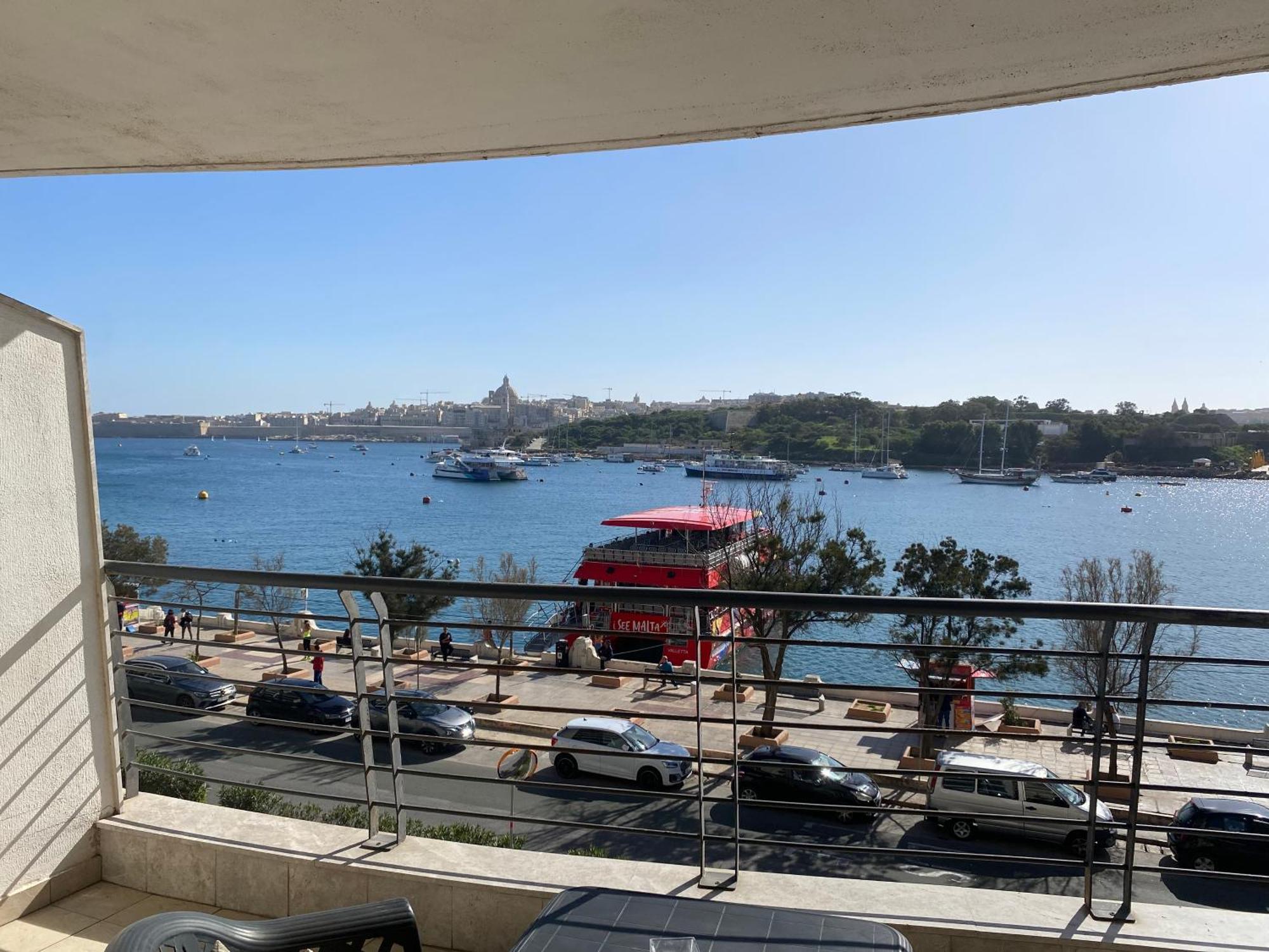 Seafront Harbour Haven - Steps To Ferry, Shops And Beaches Sliema Esterno foto