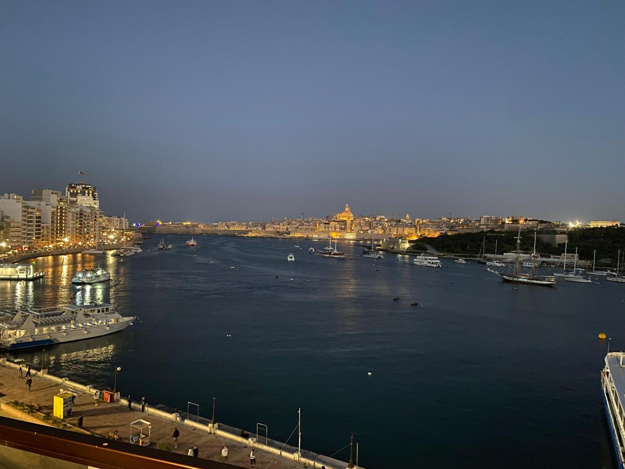 Seafront Harbour Haven - Steps To Ferry, Shops And Beaches Sliema Esterno foto