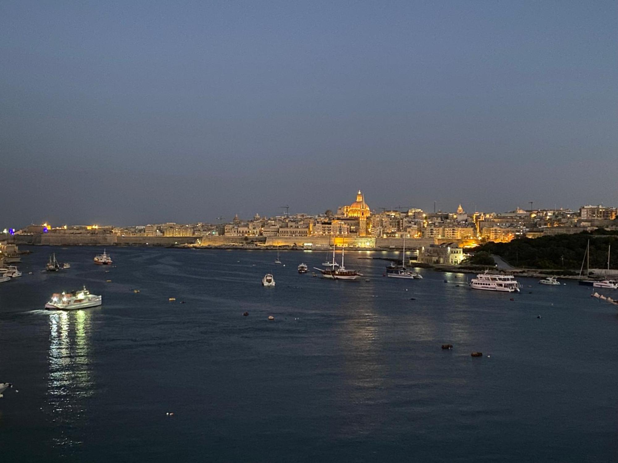 Seafront Harbour Haven - Steps To Ferry, Shops And Beaches Sliema Esterno foto